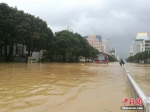 台风“鲇鱼”侵袭福州　街道被淹水没膝盖 - 福州新闻网