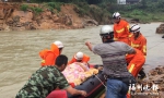 永泰中风农妇急需送医　消防员急流上架生命通道 - 福州新闻网