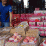 果商囤货量减少　陕西果农进社区推销“打码苹果” - 福州新闻网