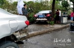 仁德路附近一辆车掉头三车遭殃　肇事车险落内河 - 福州新闻网