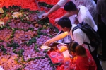 厦门厨师用数千块红烧肉制成中国地图(图) - 新浪