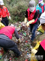 把洁净还给自然　福州百余名志愿者进山清除垃圾 - 福州新闻网