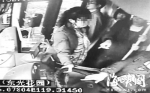 女子乘公交坐过站　要求司机停车未果抢夺方向盘 - 福州新闻网