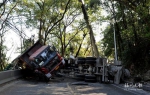 榕195县道水泥罐车与货车相撞 水泥罐车伤情严重 - 新浪