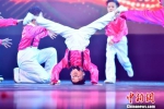 中国风“碰撞”嘻哈　千名两岸舞者福州街舞炫技 - 福州新闻网