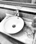 福州金海湾海鲜楼在厕所泡洗餐具 店家回应遭狠批 - 新浪