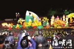 温泉公园的花灯吸引了众多市民前来观赏   - 新浪