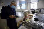　　台海网2月24日讯 据晋江经济报报道：你爱吃的紫菜是塑料做的？ - 新浪