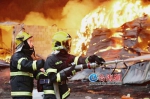 泉州南安一塑料厂起火 130名消防历经13小时扑灭 - 新浪