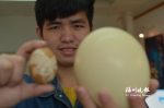 蛋壳上雕出缤纷世界　掌握文创技艺听障大学生更自信 - 福州新闻网