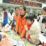 斗南小学小学生举行义卖活动　救助患白血病同学 - 福州新闻网