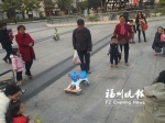 工人文化宫有个“玩具爷爷”　免费给孩子发玩具 - 福州新闻网