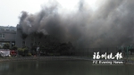 福湾财贸服装城仓库起火大量货物被烧 17辆消防车灭火 - 福州新闻网