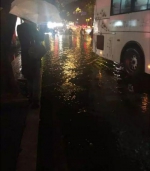 大降温大暴雨大堵车 堵在路上的福州人都哭了 - 新浪