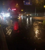 大降温大暴雨大堵车 堵在路上的福州人都哭了 - 新浪