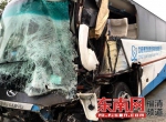 福清三山镇一大型罐车撞上两辆大巴 致22人受伤 - 新浪