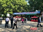 图为福建省直机关工委举办第二届“优秀图书进屏山”活动，以书展的形式，启动第八届省直机关读书活动。林玲 摄 - 福建新闻