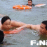 泳客闽江游泳时体力不支溺水　警民三人联手施救 - 福州新闻网