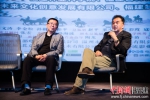 导演刘建华(左)、主演黄宏(右)来到现场，与影迷们面对面分享电影的创作经历 - 福建新闻