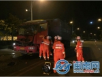 漳州一货车撞上土方车司机被困 车速过快刹车不及 - 新浪