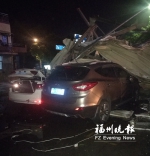 工厂违建铁皮房被狂风刮落砸坏多车　致一人受伤 - 福州新闻网