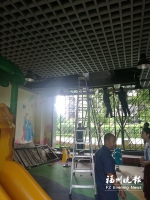 鼓楼一小区采光井防护板被压垮　数百斤建材砸落 - 福州新闻网