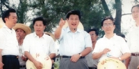 1996年7月，习近平总书记（时任福建省委副书记）到福清市调研农业农村工作。（资料图片） - 新浪