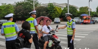 交警强化非机动车整治　大学生骑车违法将被告知学校 - 福州新闻网
