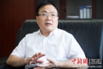 福建投资集团副总经理林崇接受本网记者专访。李南轩 摄 - 福建新闻