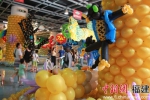 2017中国（集美）AEMI世界气球艺术节在集美新城市民广场拉开序幕。陈季玉 摄 - 福建新闻