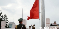 五一广场举行升国旗仪式 - 福州新闻网