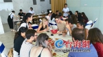厦大留学生做月饼送环卫工 体验中国传统文化做公益 - 新浪