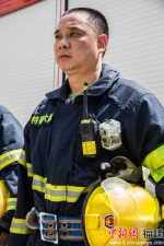 涂颜淼坚信，坚守在一线为人民服务，才能体现出作为消防战士的价值。李南轩 摄 - 福建新闻