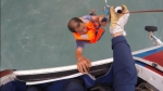 漳州海域一工程船机舱进水下沉 5名船员获救 - 新浪