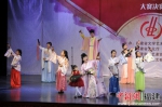 郑明明参加了南音表演唱《古韵薪传》节目。（左二）巫晓波 摄 - 福建新闻