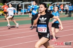 图为女子100米比赛现场。李南轩 摄 - 福建新闻