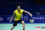 2017年中国羽毛球公开赛，林丹挥拍战大战印尼选手乔纳坦·克里斯蒂。李洋摄 - 福建新闻