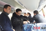 内蒙古自治区党委常委、宣传部部长白玉刚参观、体验演出大巴 - 福建新闻