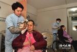 福州：老年公寓护理员的大夜班 - 福州新闻网