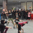 动感街舞引围观  现场斗舞嗨起来 - 福州新闻网