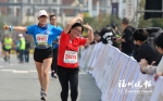 永泰半程马拉松赛昨鸣枪　7国3000人在“醉美”永泰齐奔跑 - 福州新闻网