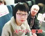 李小娇(左)(网友拍摄) - 新浪