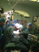 男子意外被电锯割喉　医院“与死神赛跑”抢救成功 - 福州新闻网