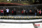 福州抗日志士纪念墙前清明祭英烈 - 福州新闻网