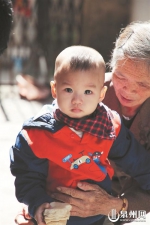 惠安1岁男童身患肝母细胞瘤 化疗时安慰妈妈“不哭” - 新浪