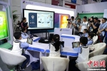 4月23日，在首届数字中国建设峰会数字海丝AI教育成果发布会上，福建网龙公司推出AI助教智能教室。 中新社记者 王东明 摄 - 福建新闻