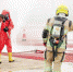 2017年厦门人防演练现场，消防官兵抢救受困人员。(资料图) - 新浪