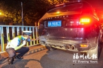 在北浪路，这辆改装车被交警拦下。 - 新浪