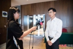 陈厦生正在接受中新网记者采访。李南轩 摄 - 福建新闻