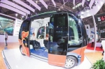 在第十六届中国·海峡项目成果交易会上，金龙客车研发的无人驾驶巴士“阿波龙”亮相展区。记者 王毅 摄 - 福建新闻
